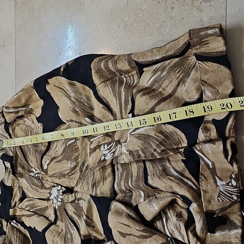 Jones New York Women's Floral Linen Shorts - Black and Tan - Picture 7 of 7